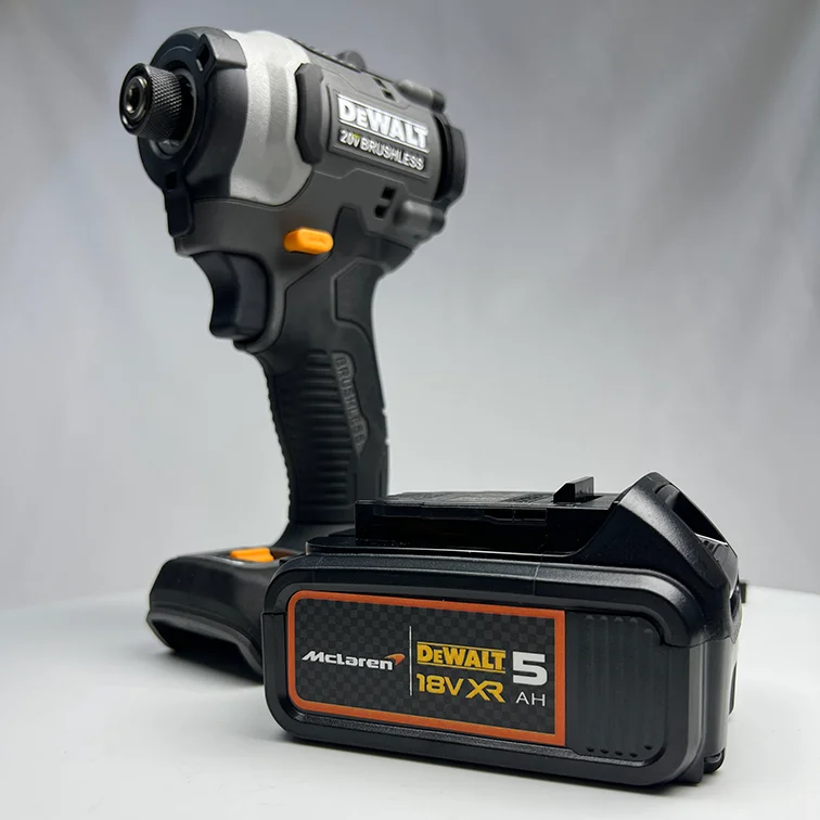 แบตเตอรี่ DEWALT DCB205 McLaren F1 Team 18V 5Ah แบบชาร์จได้ ระดับแข่งขัน สำหรับเครื่องมือไร้สาย