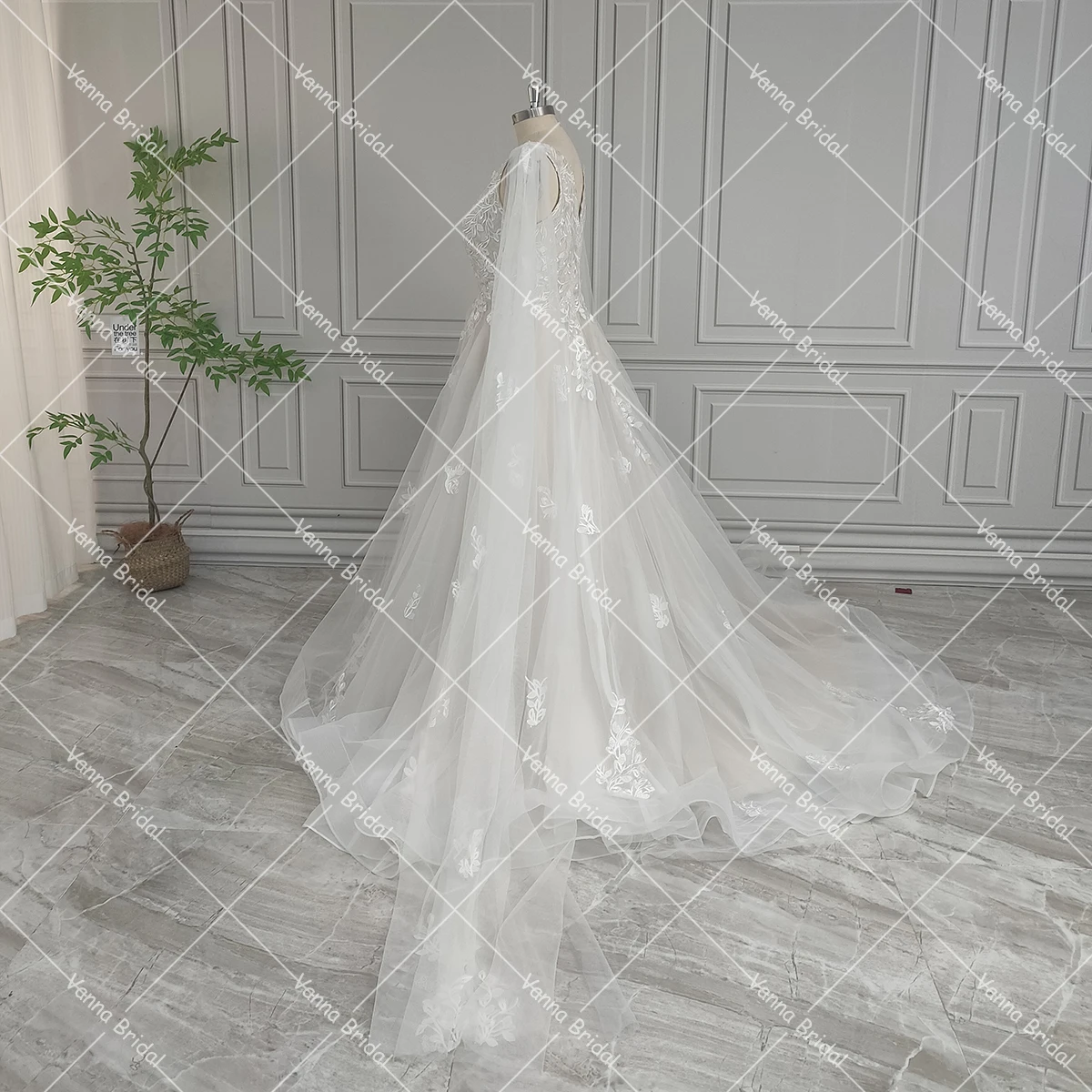 FIBRA-Robe de Soirée de Mariage en Dentelle Brodée, Col en V Profond, Appliques Florales Personnalisées, Poignées Détachables, Cape en Tulle, Grande Taille