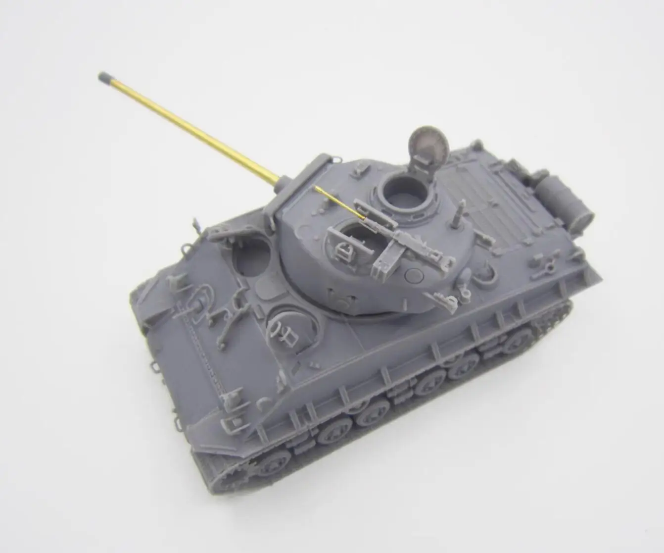 OSTRICH - Model P72007 1/72 WWII US MEDIUM TANK M4A3E8 SHERMAN MODEL KIT