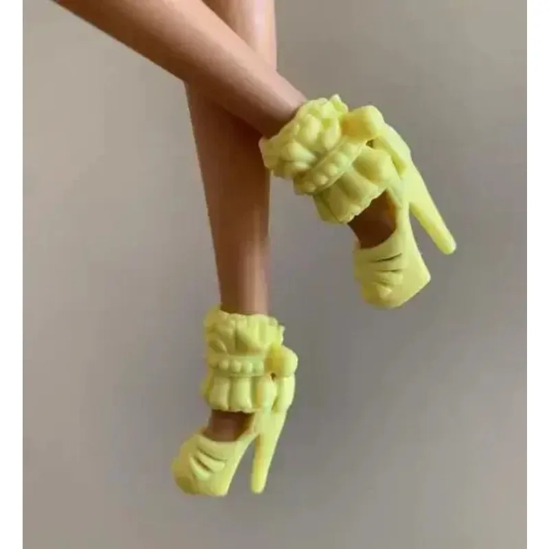 TA154  Toy beautiful sports shoes For your 1/6 regular small foot  Bbie dolls