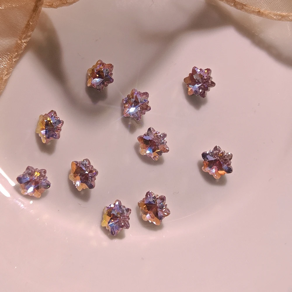 50 Uds Aurora ilusión copos de nieve circón Nail Art Charms 8-12mm parte inferior puntiaguda copos de nieve transparentes gemas de uñas de diamante para decoración de invierno