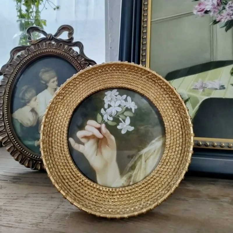 

Gold Retro French Round Picture Frame Light Luxury Resin Character Photo Frame Desktop Ornament Wedding Decoration Holiday Gift