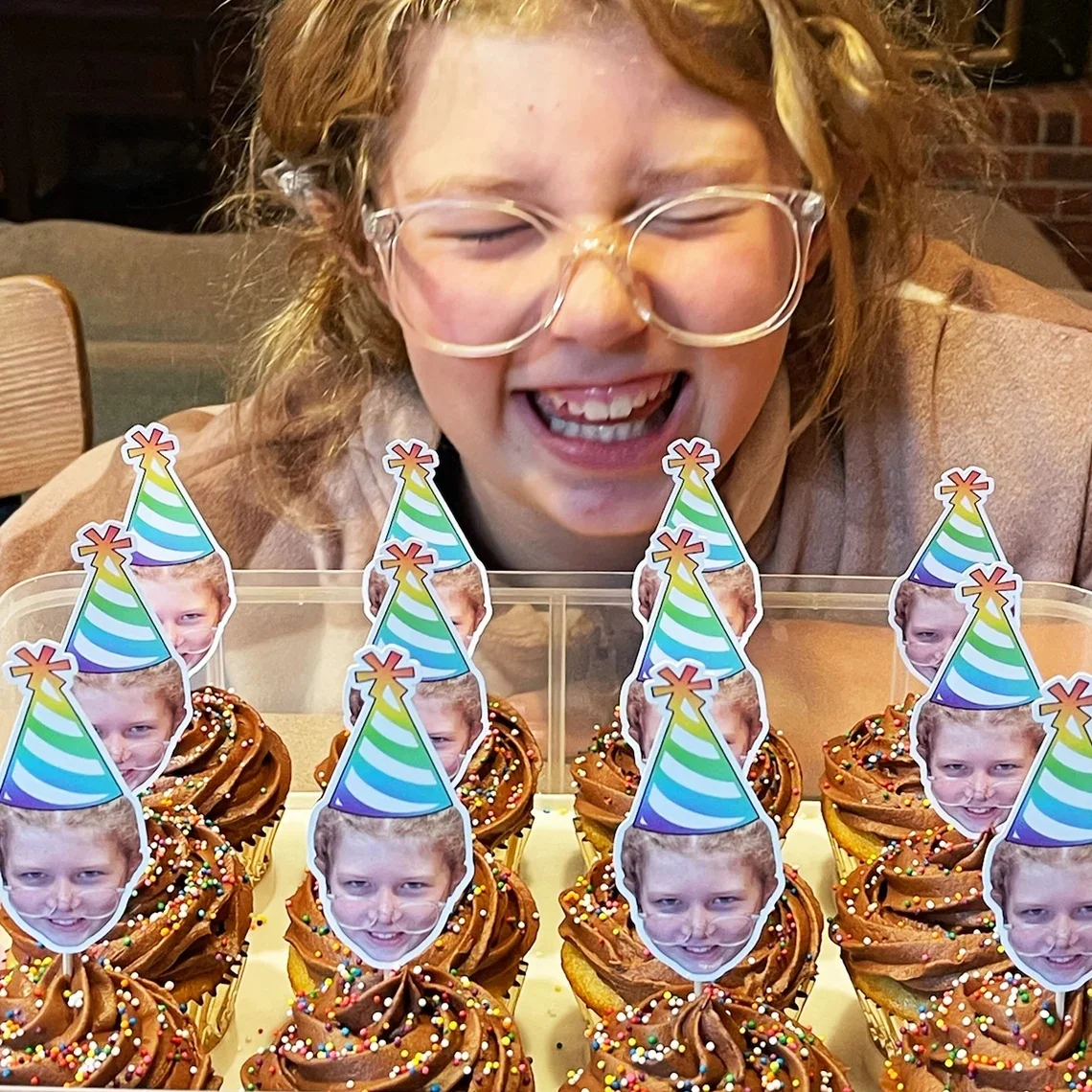 

Изготовленные на заказ головные шляпы на день рождения, топперы для торта или кексов, фотоукрашения для лица на день рождения