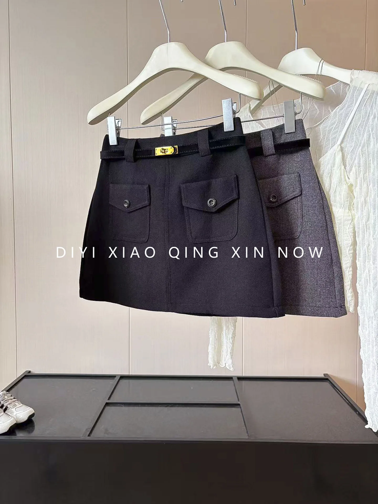 Elegant High Waist Tweed Short Skirt with Belt A-Line Slim Fit Women's Autumn New Style Versatile Bodycon Half-length Skirt