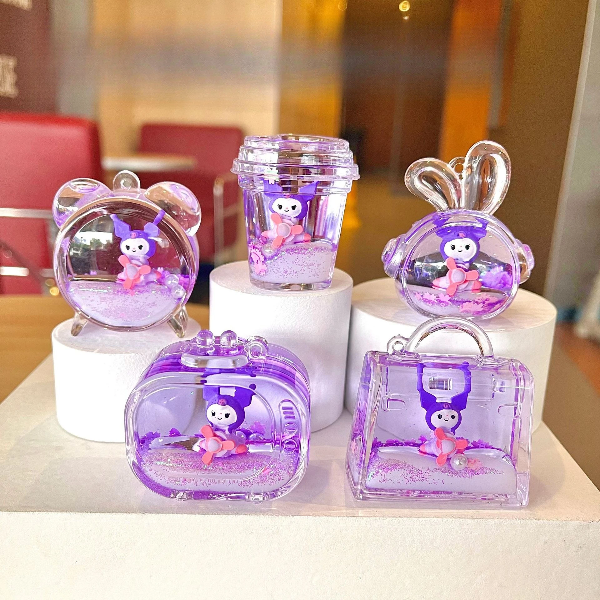 

Miniso disassembles blind bags large TV quicksand large ornaments into oil bottle Kulomi quicksand bottle acrylic ornaments