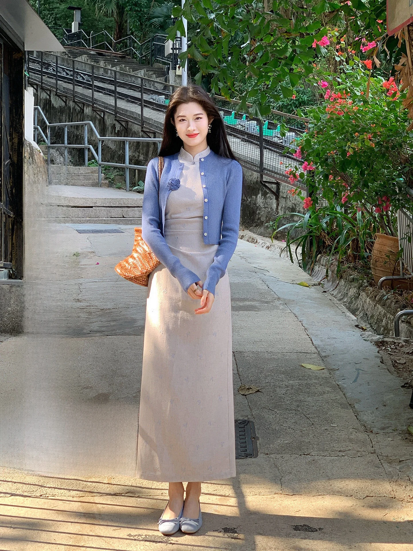 

Lingshan Zhihe Waist Cinched New Chinese Style Sleeveless Long Qipao Dress for Women Travel Outfit Low Slit Long Skirt
