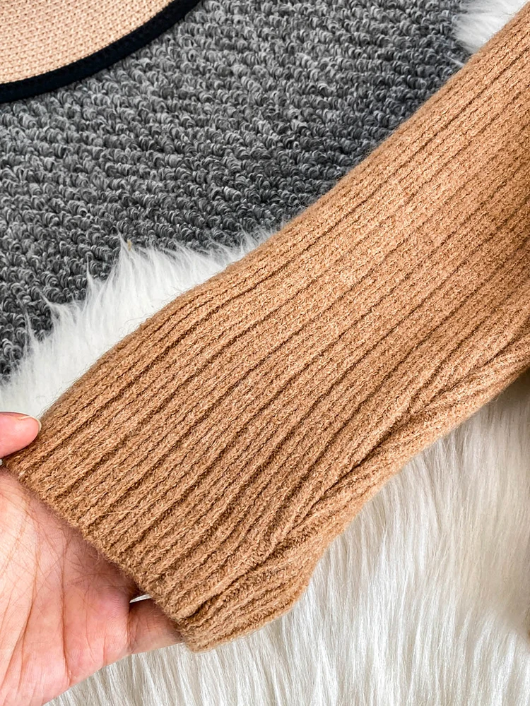 เสื้อคาร์ดิแกนถักไหมพรมผู้หญิง สีน้ำตาล แต่งขนเฟอร์เทียมแบบฟ็อกซ์ ซิป คอตั้ง ทรงเข้ารูป รุ่น CG023