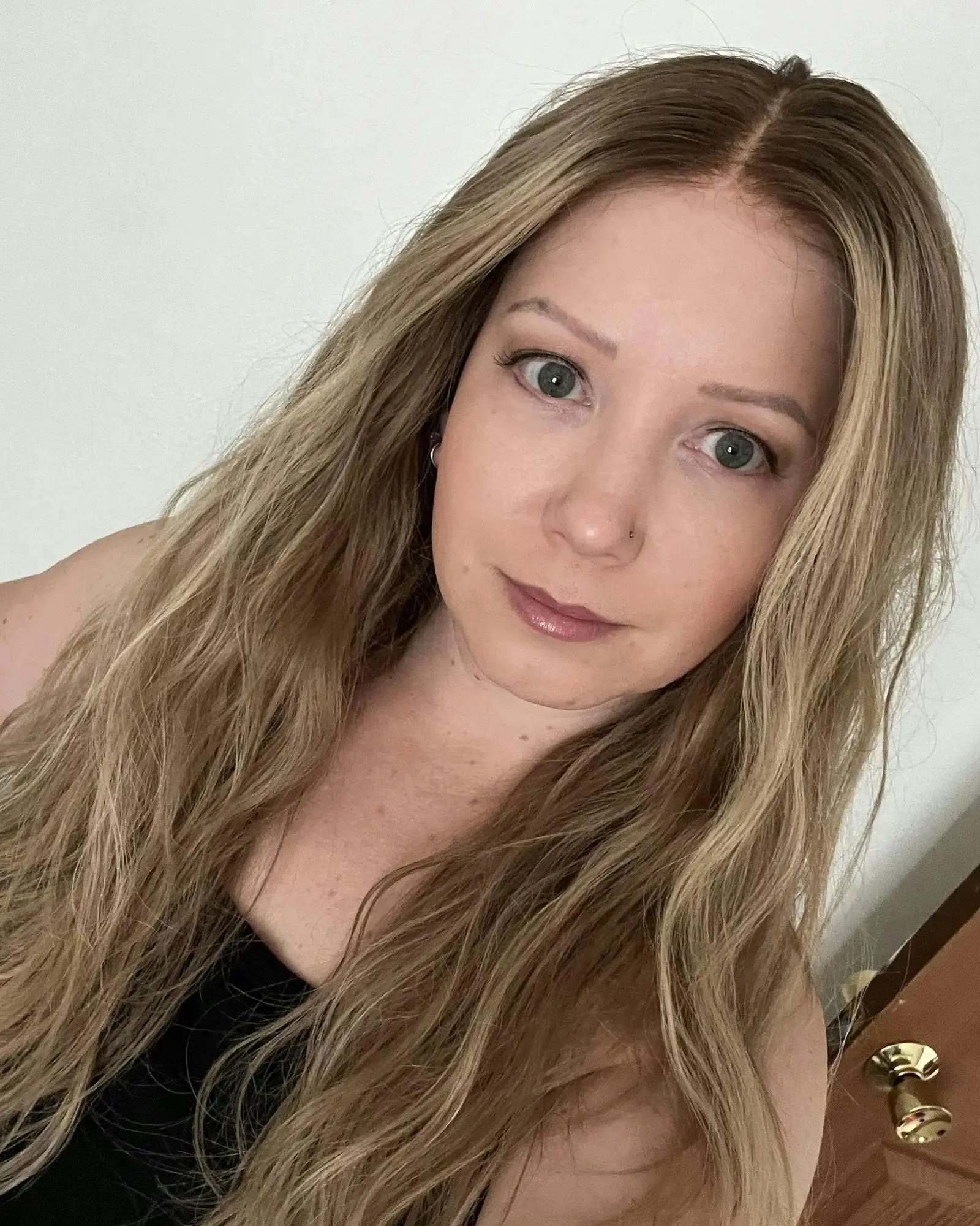 تسليط الضوء على الكرمل البني الاصطناعية الدانتيل الباروكات الأمامية أومبير طويل طول الجسم موجة غلويليس الباروكات 13*4 HD لينة ألياف مقاومة للحرارة