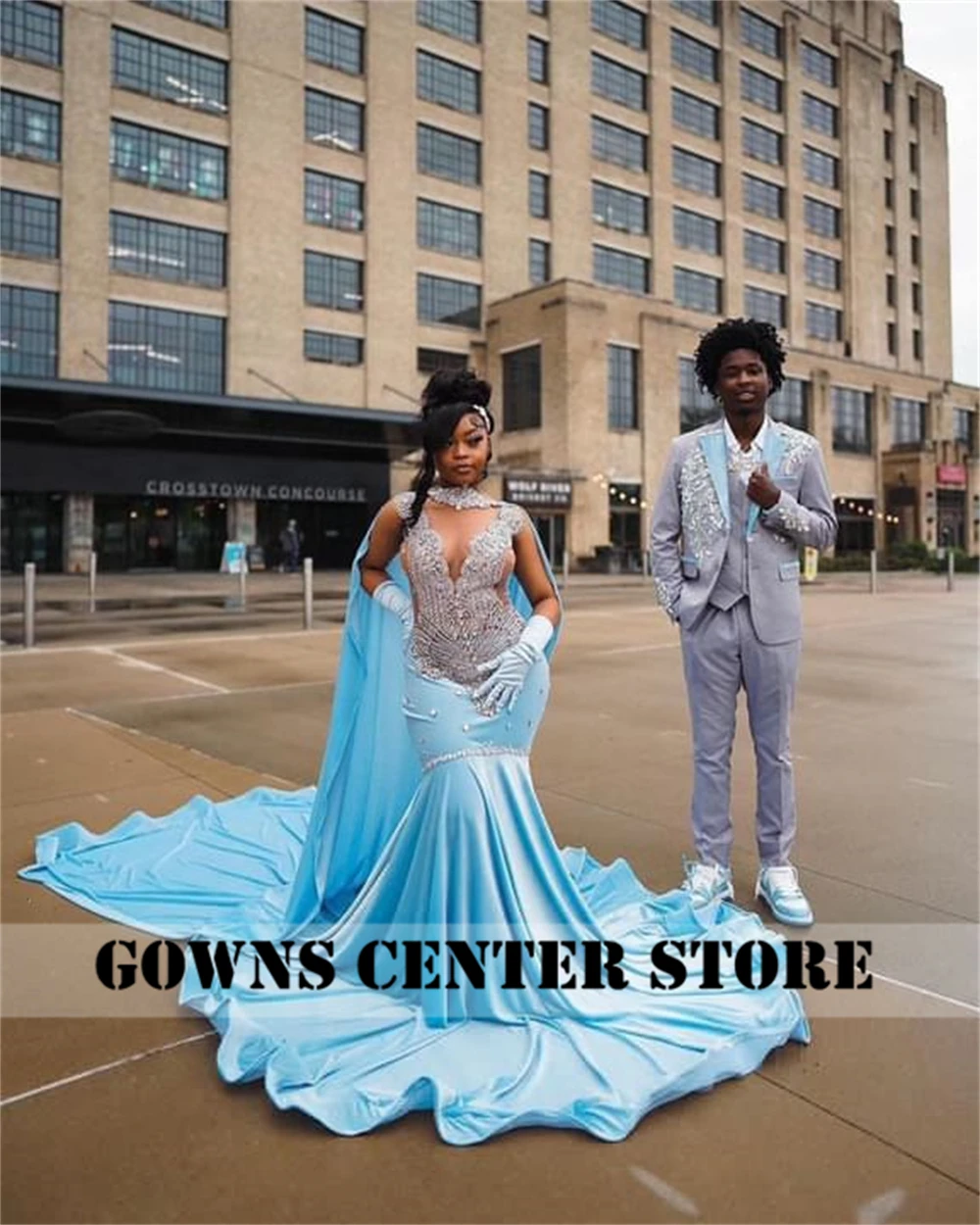 カスタマイズされたゴールデンベルベットウエディングドレス,ケープ付き,シルバークリスタルビーズ,高級デザイナーパーティー,マーメイドスタイル,黒の女の子,2024