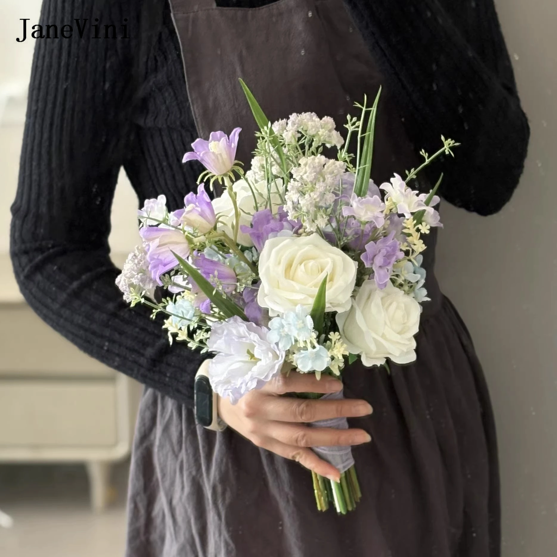 

Искусственные фиолетово-белые свадебные букеты JaneVini для свадьбы, романтические шелковые розы, цветы, букет для подружки невесты, свадебные аксессуары