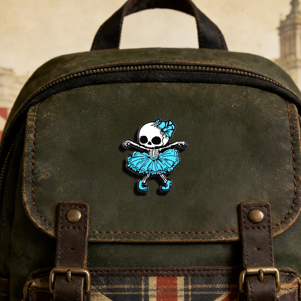 Niedliche gotische blaue Skelett-Ballerina-Emaille-Brosche, Halloween-Thema, gruselig-süße Ballett-Anstecknadel, Rucksack- und Hut-Accessoire, Kunstgeschenk für Freunde – Detail 12