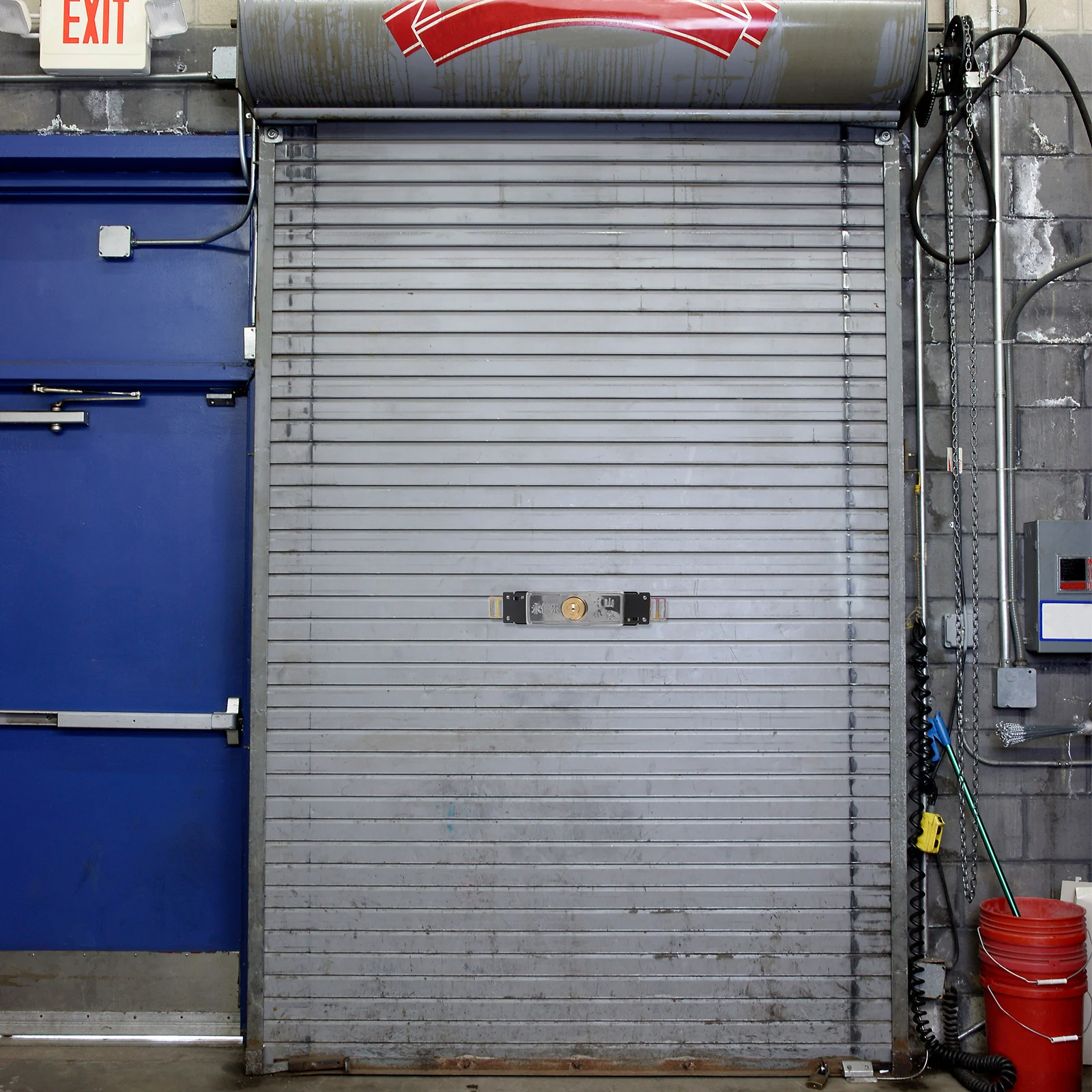 헤비 듀티 차고 문 잠금 키트 상업용 보안 게이트 및 주거용을 위한 견고한 롤링 셔터 도어 잠금 장치