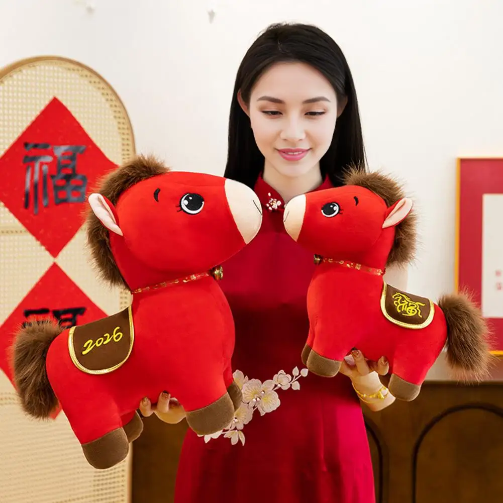 دمية الحصان ألعاب من نسيج مخملي 2026 سنة من دمية الحظ المحشوة مع زخرفة السنة الجديدة غامضة لسرير المكتب ديكور السيارة سعيد