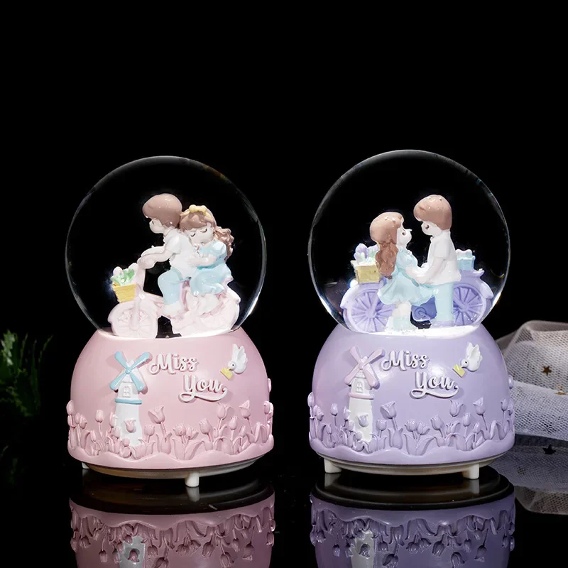 

Crystal Ball Romantic Couple Music Box Decoração Para Quarto Home Ornament Desktop Decor Valentine's Day Gift Bola De Cristal