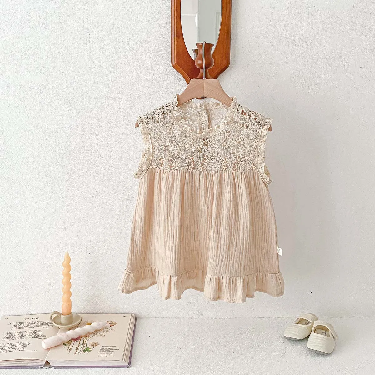 Fashionable round neck lace sleeveless dress suitable for summer girls