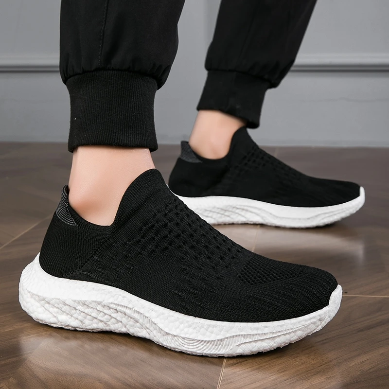2025 Scarpe casual da uomo traspiranti Scarpe vulcanizzate da uomo leggere Piattaforma da esterno Scarpe da ginnastica antiscivolo in morbida rete da uomo