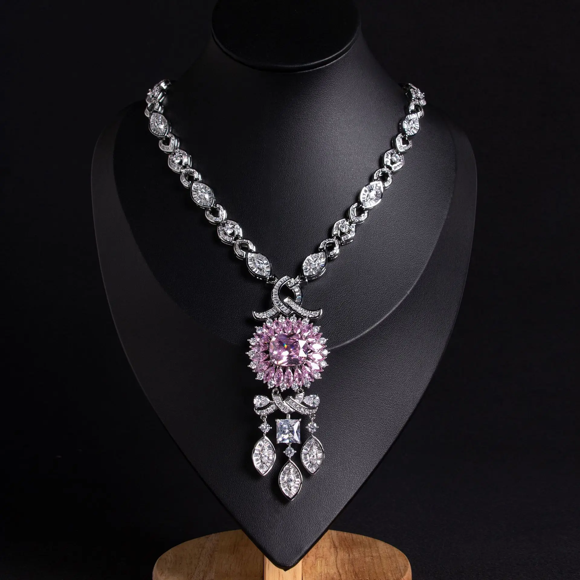 Haute Feeling Girasole Grande Carat Collana Ciondolo Gioielli Vestito Sposa Donne Prom Party Fidanzamento Accessori M-248