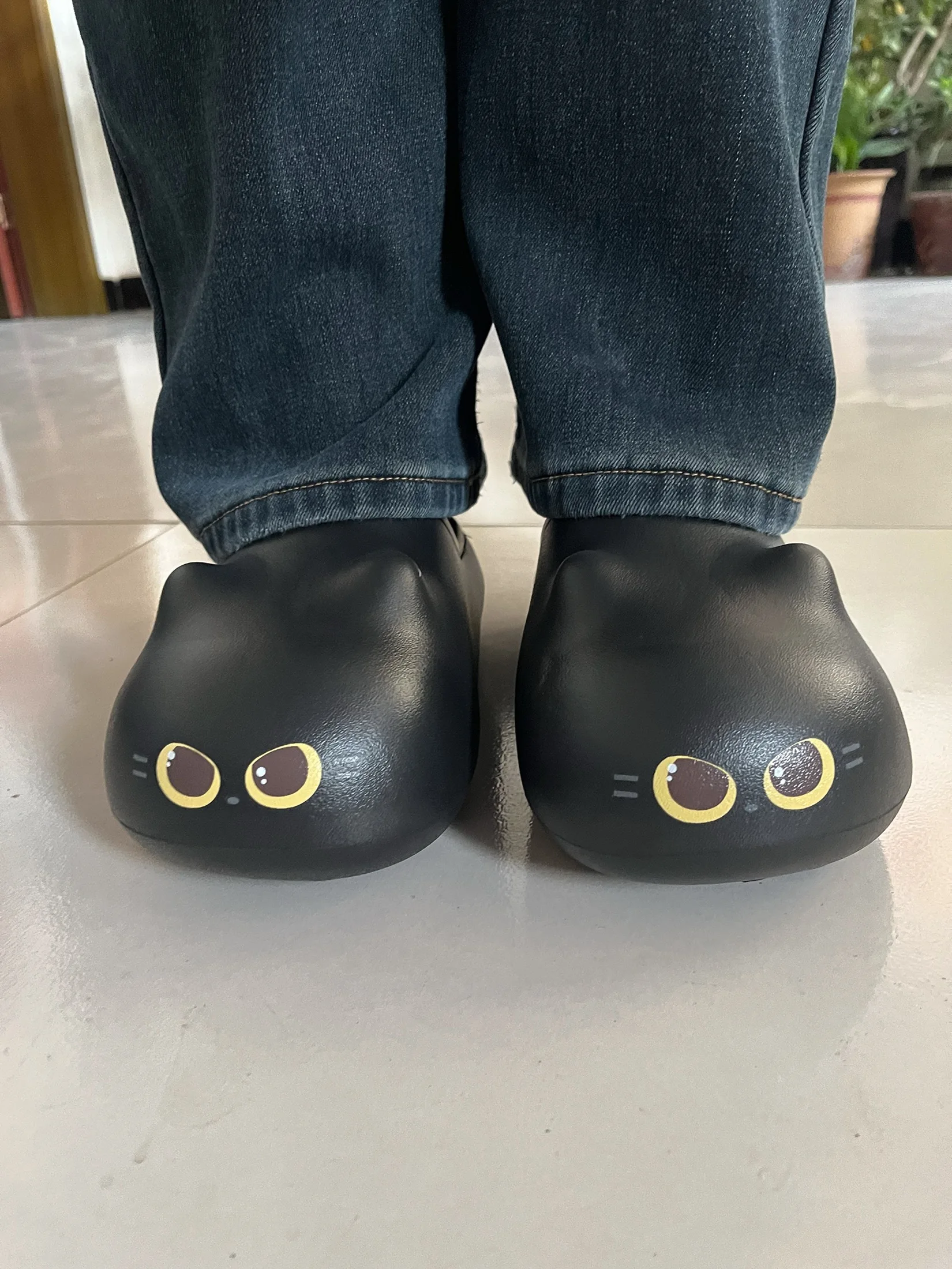 

Newest 2026 cute cat eyes slippers with paw print bottom outdoor anti-slip waterproof keep warm winter slippers home fur shoes
