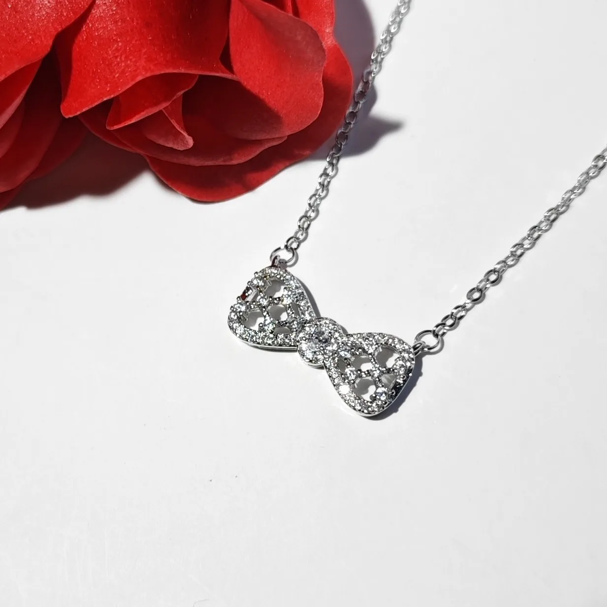 

Sweet Micro-inlaid Zircon Bow Pendant Necklace Women's Light Luxury Advanced Hollow Design Versatile Clavicle Chain