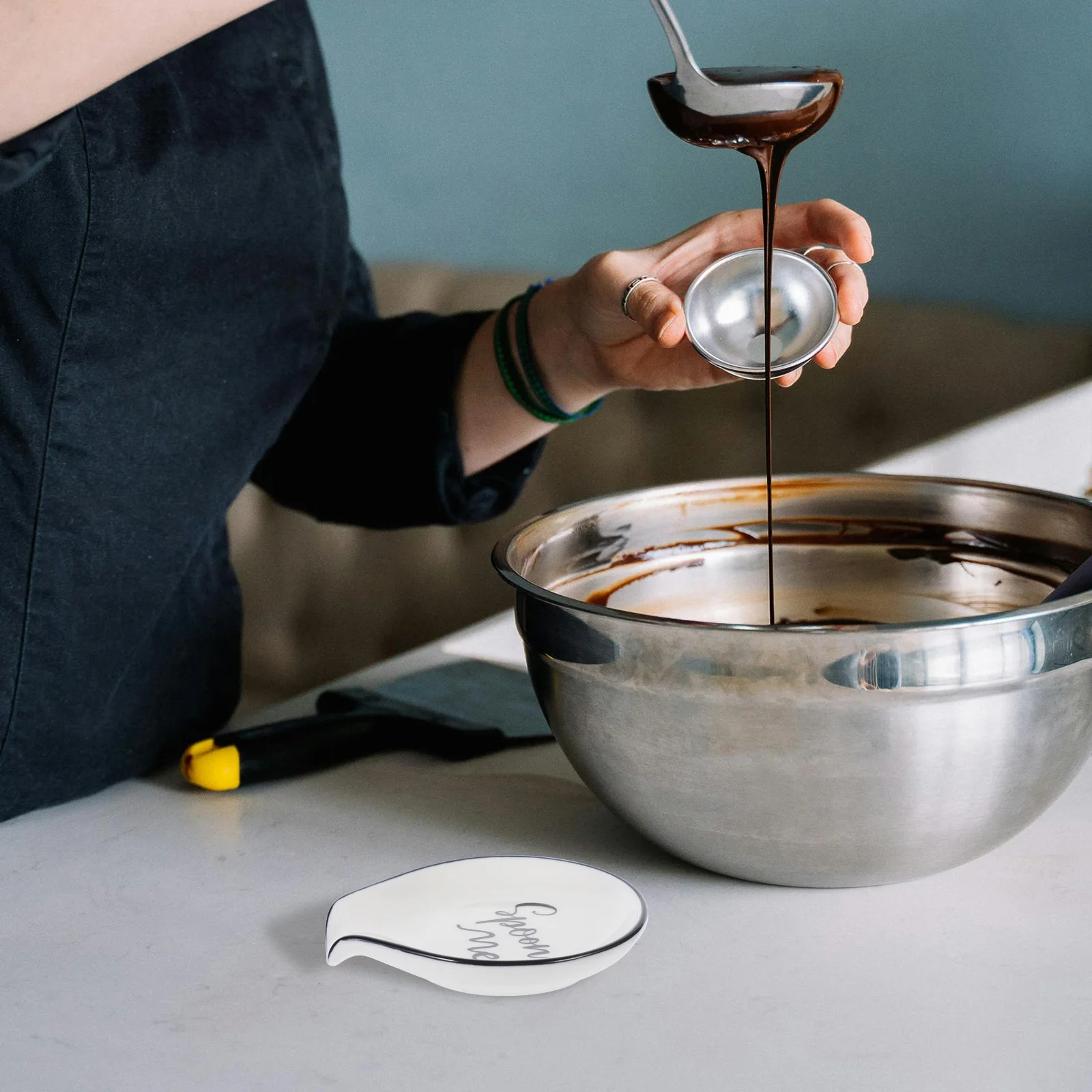 

Elegant Ceramic Spoon Rest for Kitchen Counter Functional Spoon Holder with Non-Slip Design for Cooking Serving Utensils Compact