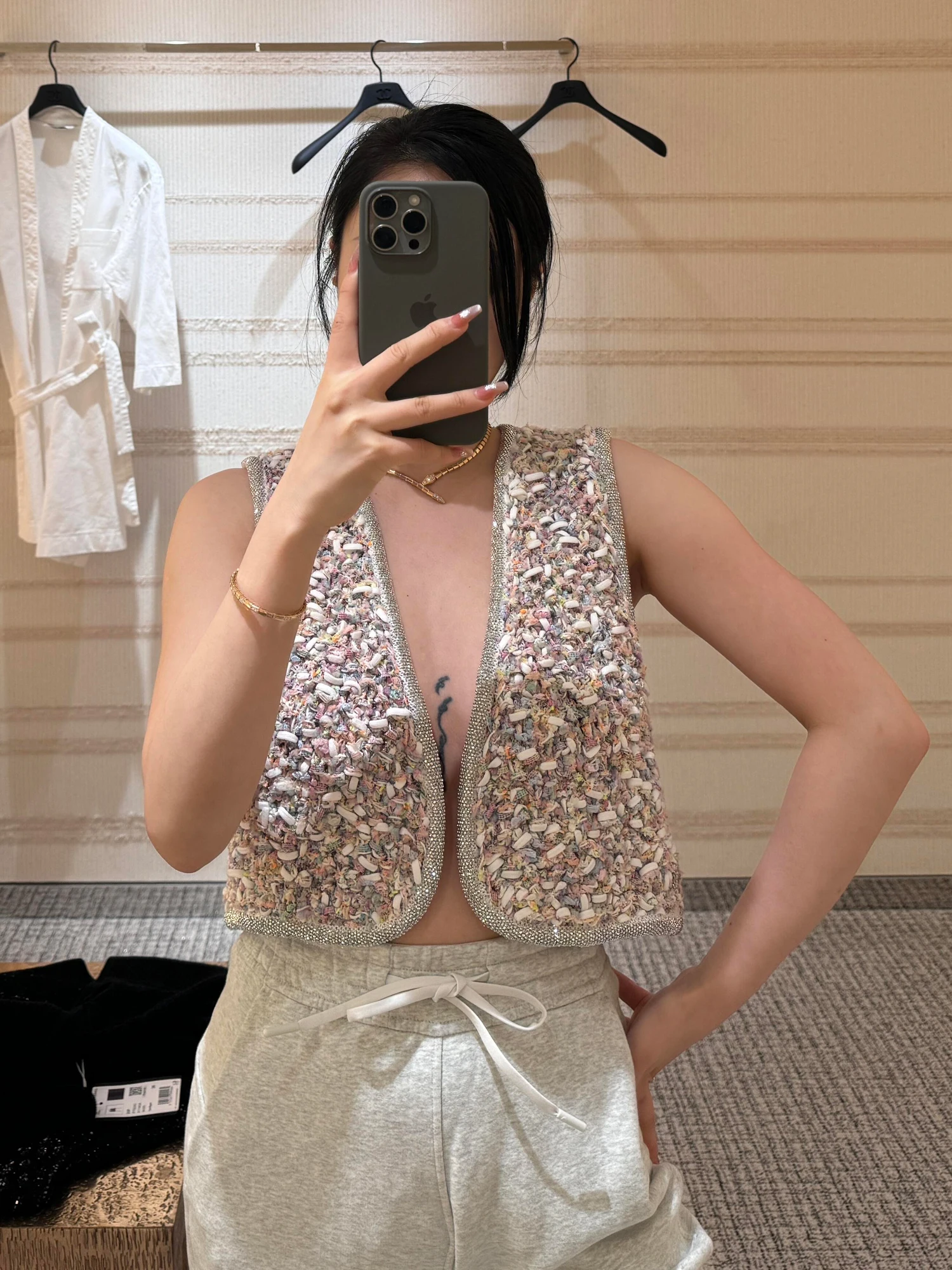 

Stylish Women's Vest 2026 New Popular Unique Beautiful Layering Shoulder Top Short V-Neck Polyester Fiber Regular Thickness