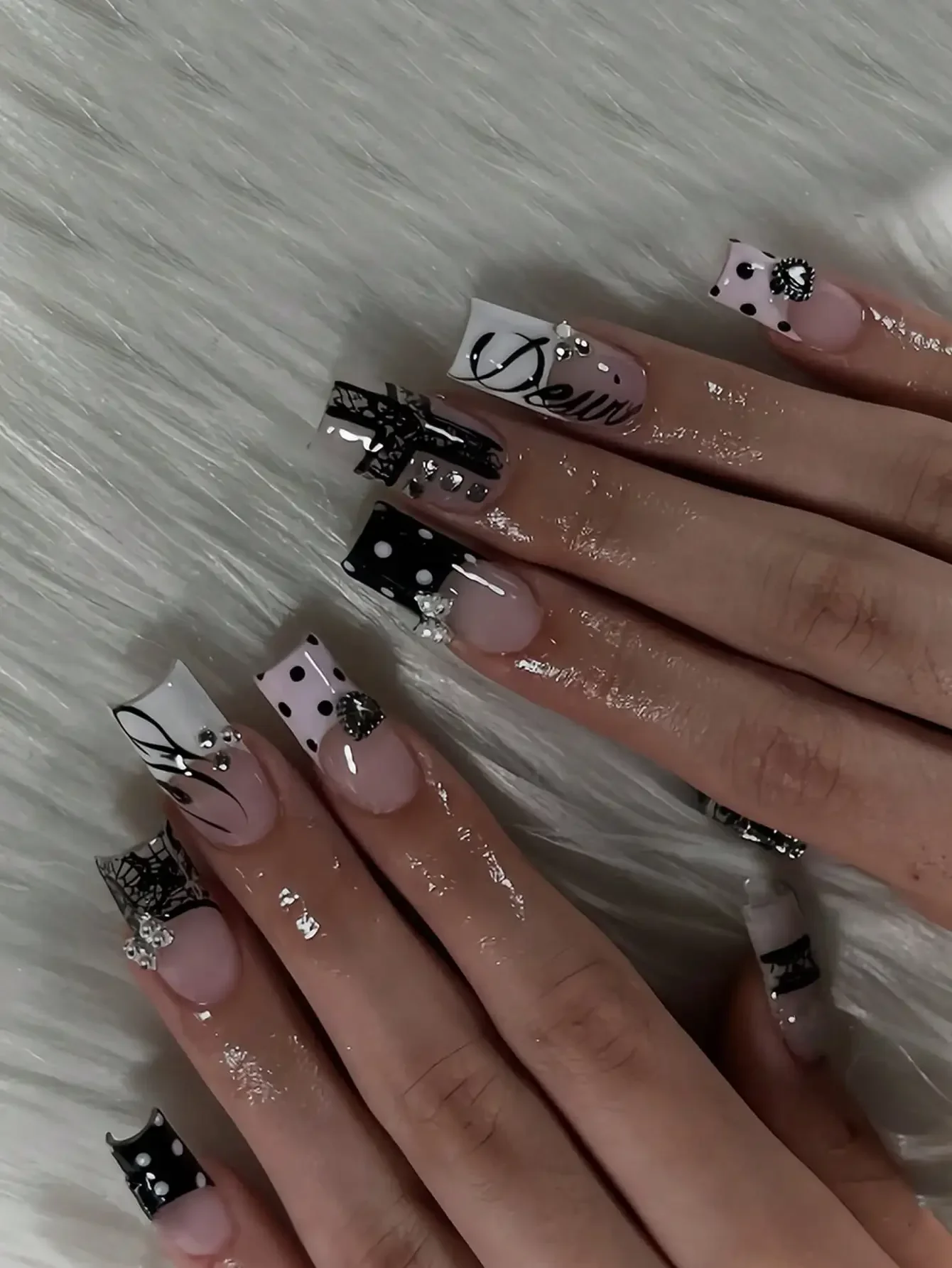 

Instantly Upgrade Your Look With 24 Square Nails Art Pieces, Cool Dark Style, Black Polka Dot Metallic Heart, Hollowed-Out Spider Web French Tip Nails Metallic Bow, Suitable For Ladies And Girls, A Must-Have For Parties And Shopping Fake Nails
