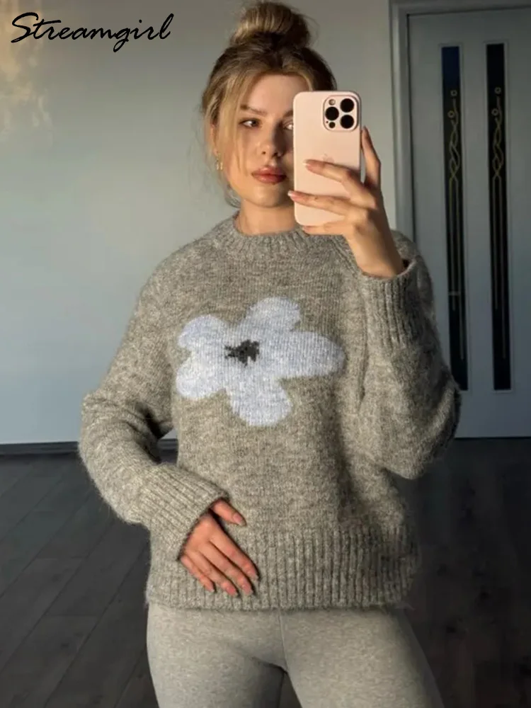 سترة Streamgirl الشتوية الرمادية مع زهرة المرأة بلوفرات متماسكة فضفاضة الأرجواني تريكو خمر سترة زهرة دافئة للنساء
