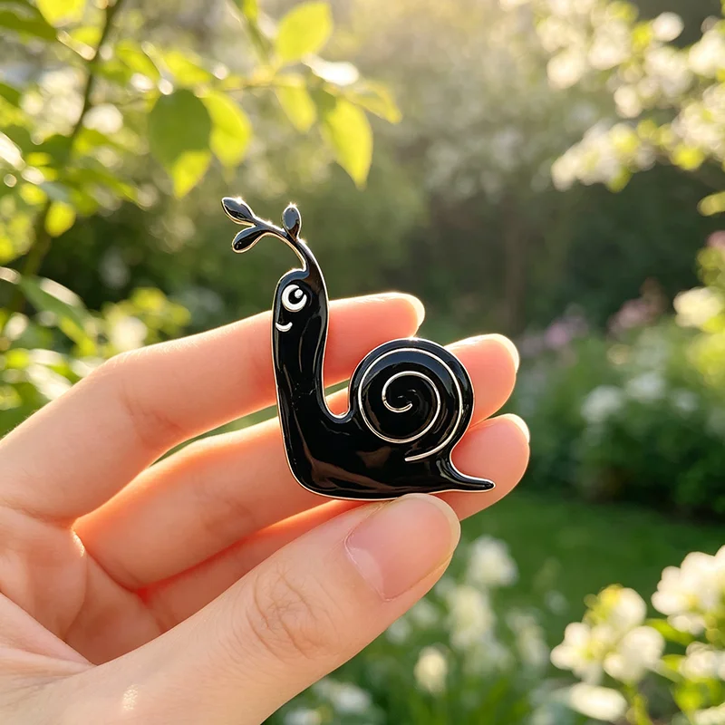 Glossy Enamel Snail Brooch Pin Simple Cartoon Smiling Face Spiral Shell Animal Lapel Pin for Girls Casual Suit Outfit Decor