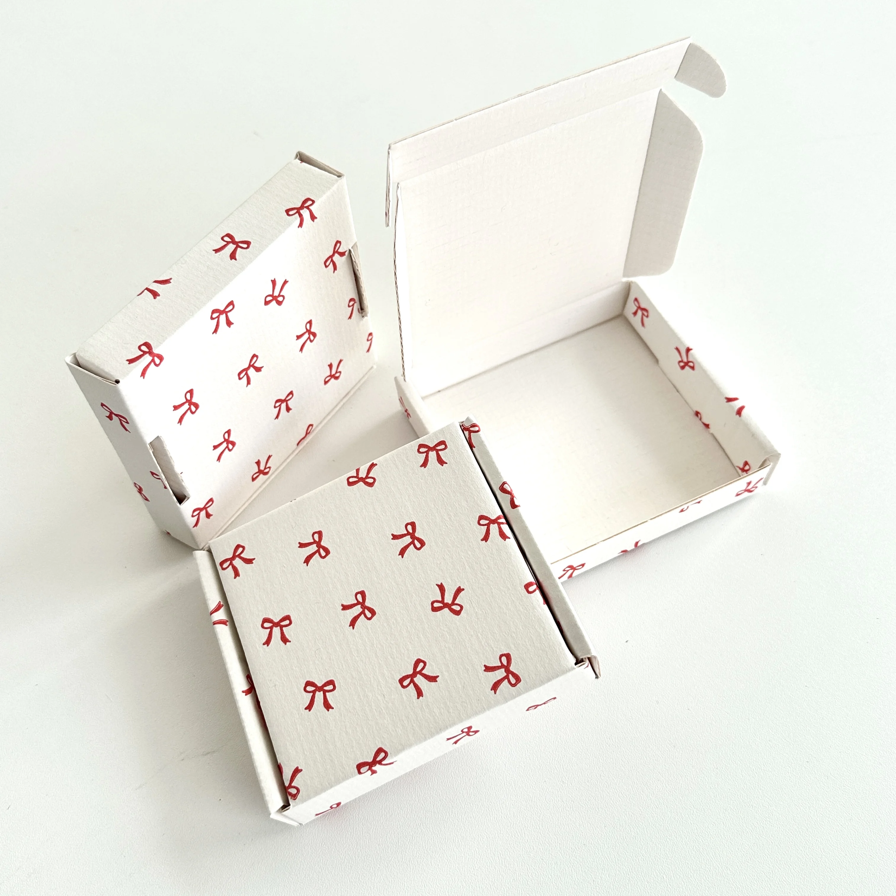 

Набор из 10 маленьких подарочных коробок (10 x 9 x 2 см / 3,94 x 3,54 x 0,79 дюймов) для упаковки ювелирных изделий – маленькие почтовые коробки