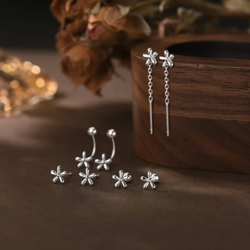 S999 Silver Mini Flower Studs – Korean-Style Hypoallergenic Cartilage Earrings, Fresh Chic Jewelry for Women