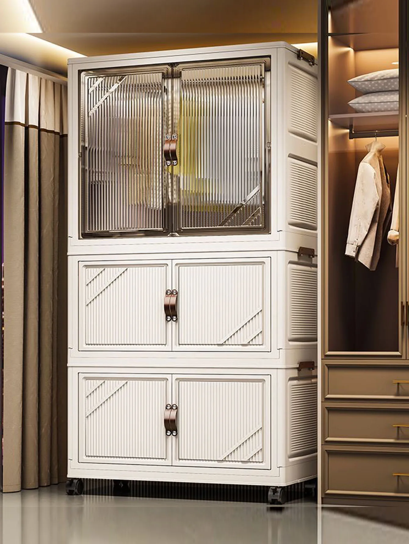 

Складной детский пластиковый шкаф. Простой шкаф для хранения домашней одежды. Монтаж не требуется. Простое в использовании решение для хранения.