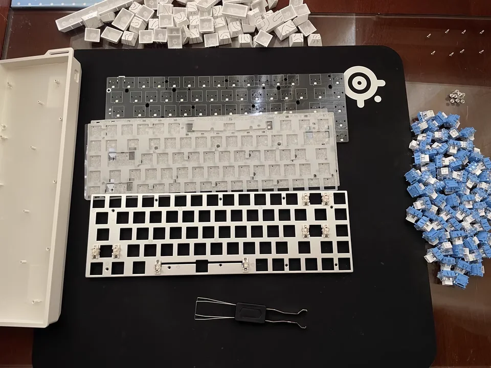 

MCHOSE Ace68 Magnetic Axis Keyboard Sound Pack PORON Sandwich Cotton IXPE Undershaft PET Voice Actor Pad for Gamers DIY Design