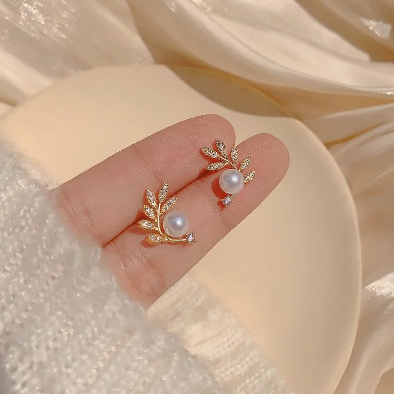 Simple Fashion Leaf Pearl Stud Earrings for Women Gold Plated Zircon Earring Birthday Gift Jewelry Earrring Pendientes Mujer