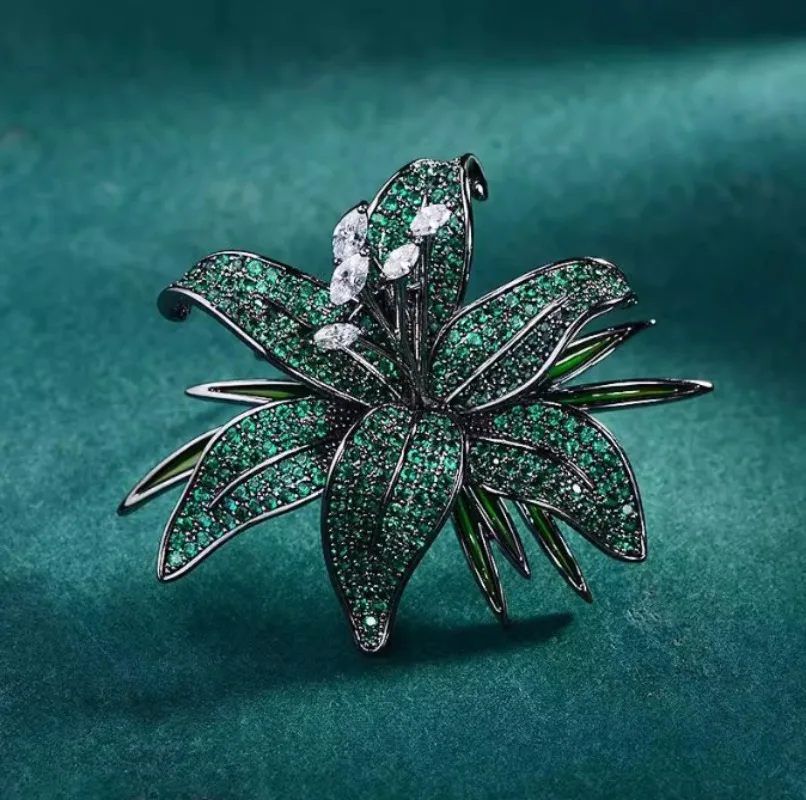 Luxury Lily Crystal Sparkling Corsage Versatile Collar Pin Accessories Anti-exposure Brooch