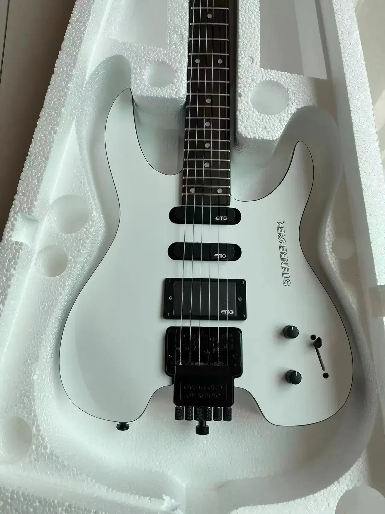 

Wholesale STEINBERGER White Headless Electric Guitar, Quality Assurance, Fast Delivery AAS