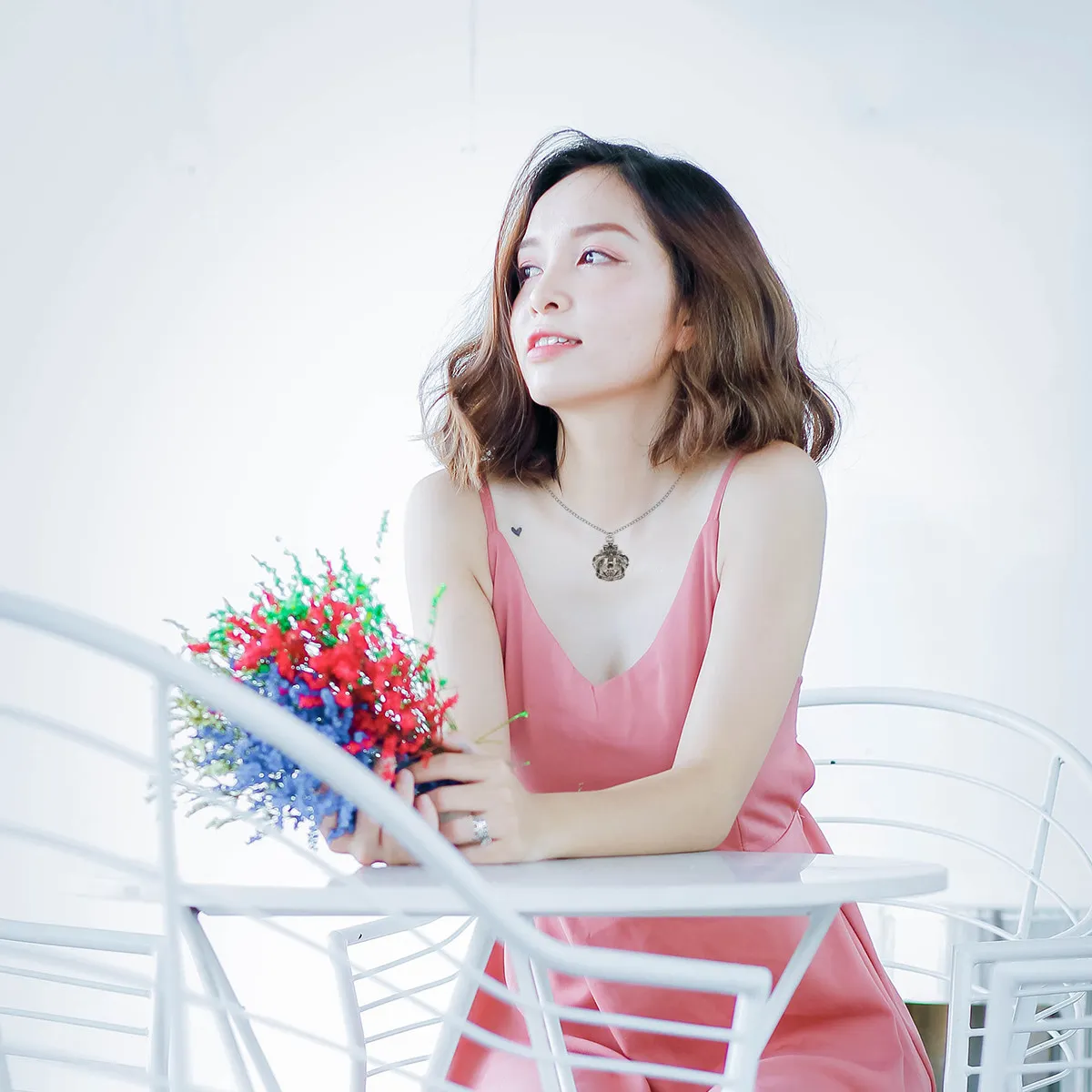 10Pcs DIY Crown Pendant Alloy Hollow Out Retro Style Silver Ideal for Keychain Necklace Cellphone Decoration Unique