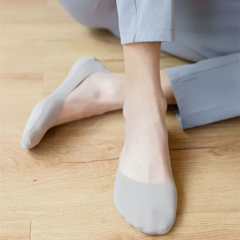 새로운 캐주얼 통기성 보트 양말 남성 남성 여름 보이지 않는 로우 컷 발목 양말 고품질 실리콘 미끄럼 방지 쇼 없음 짧은