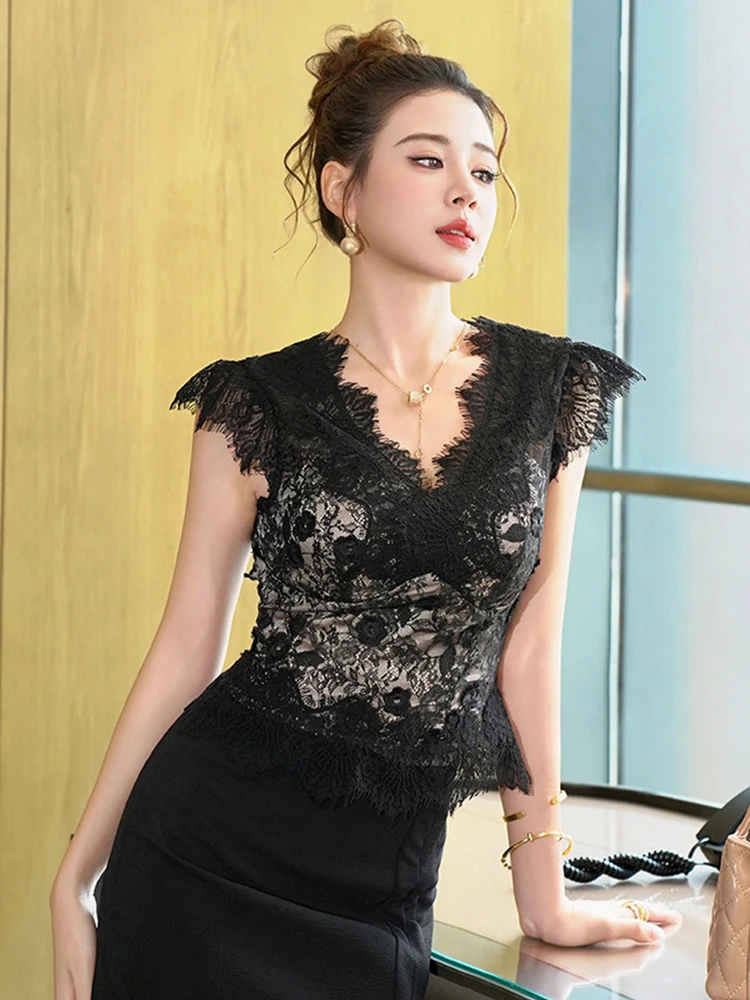 

Fashion Temperament Women Black Lace Sleeveless Tops V-Neck Slim Fit Elegant Party Dating Blouse Lady Chic Clothes Femme Shirt