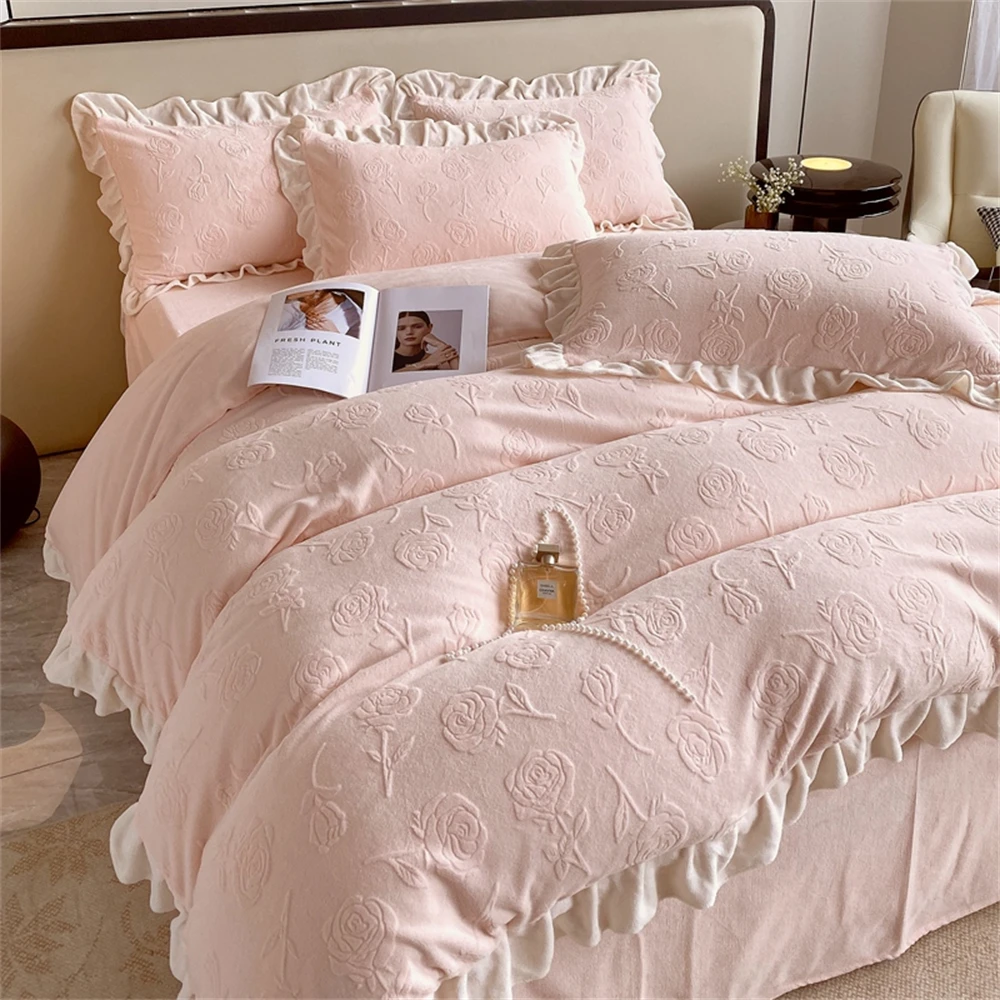 Carved Milk Velvet Bedding Set Winter Thickened Warm Quilt Cover Four Piece Set King Duvet Cover Bed Linens Bedspread Pillowcase