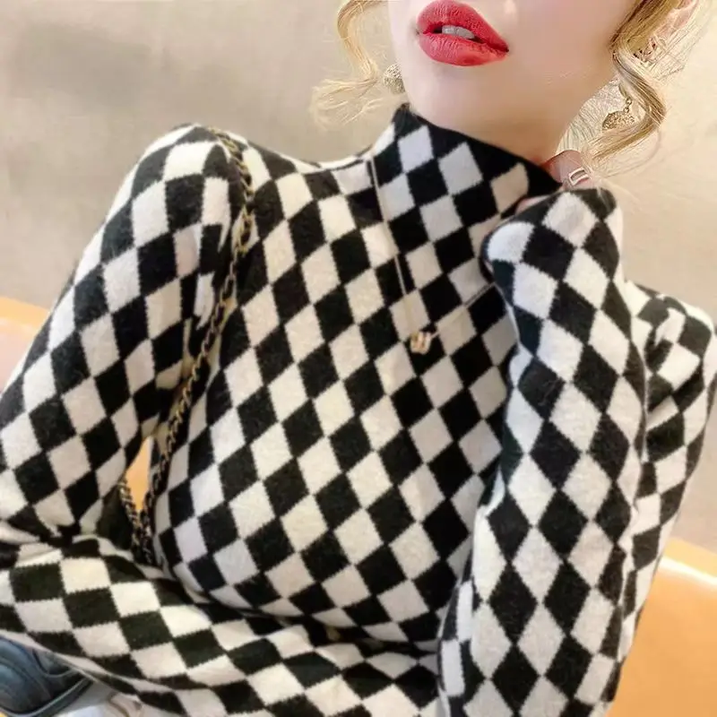 Women in Autumn Winter New Slim Fit Inner Long-sleeved T-shirt Warm Top German Velvet Half Turtleneck Fashionable Base Shirt