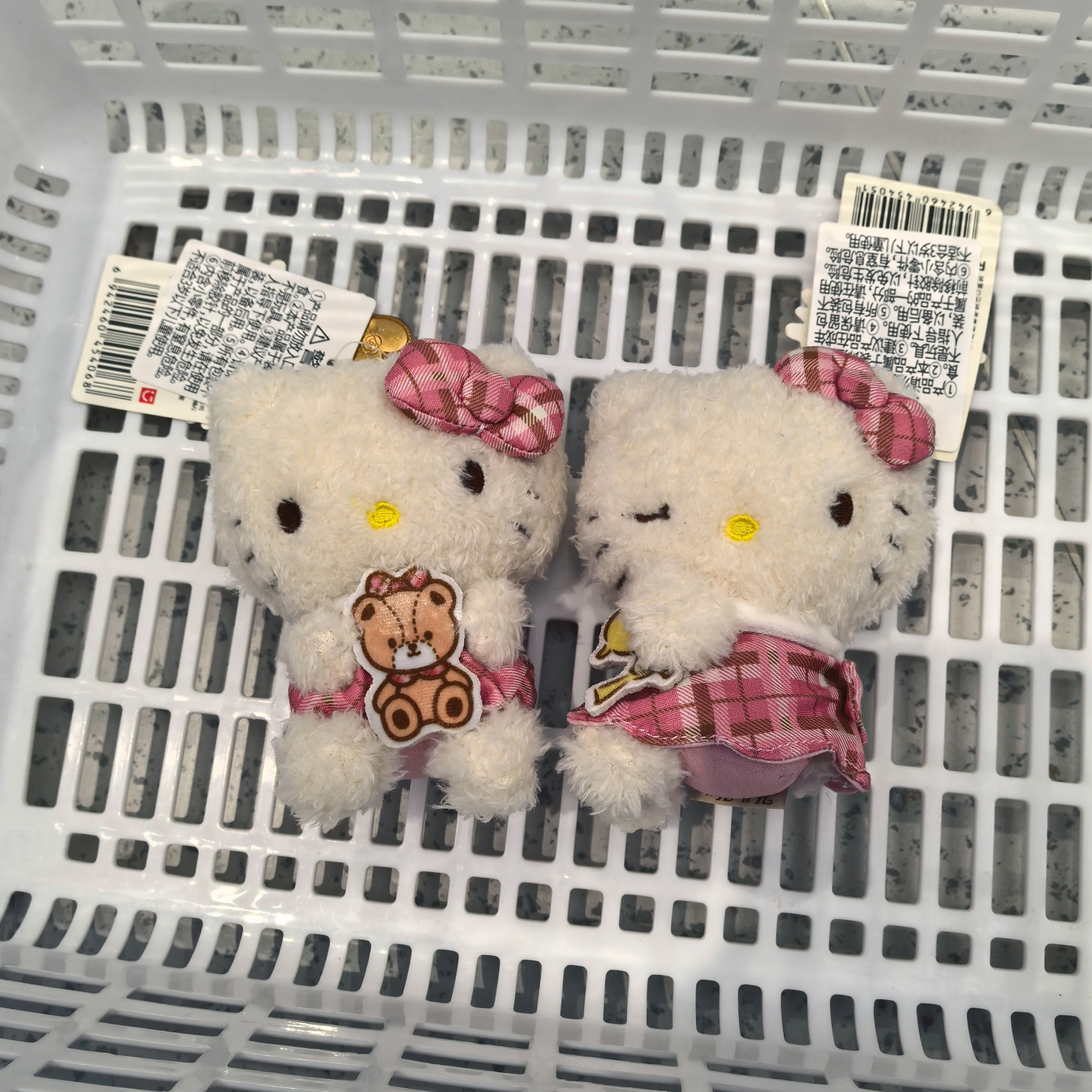 

Sanrio Hello Kitty Retro Plaid Plush Keychain -Cute Soft Stuffed Key Ring Fashion Decoration Gift