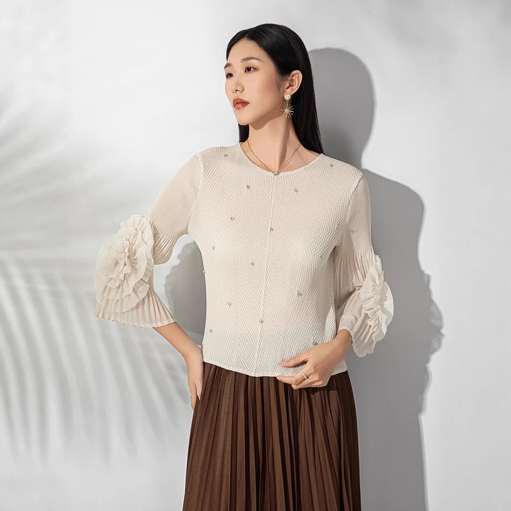 

Плиссированная футболка Miyake с рыбьей чешуей, складной топ с цветком, новинка лета 202, однотонный женский плиссированный пуловер с баской, одежда