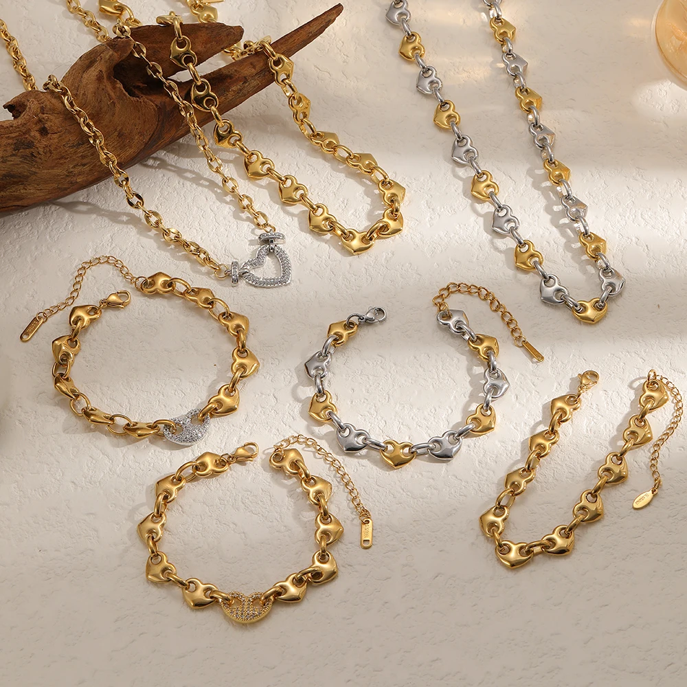 Modisches Edelstahl-Armband- und Halsketten-Set in Goldfarbe mit Mikro-Strass-Herzanhänger, Schmuckgeschenk – Detail 1