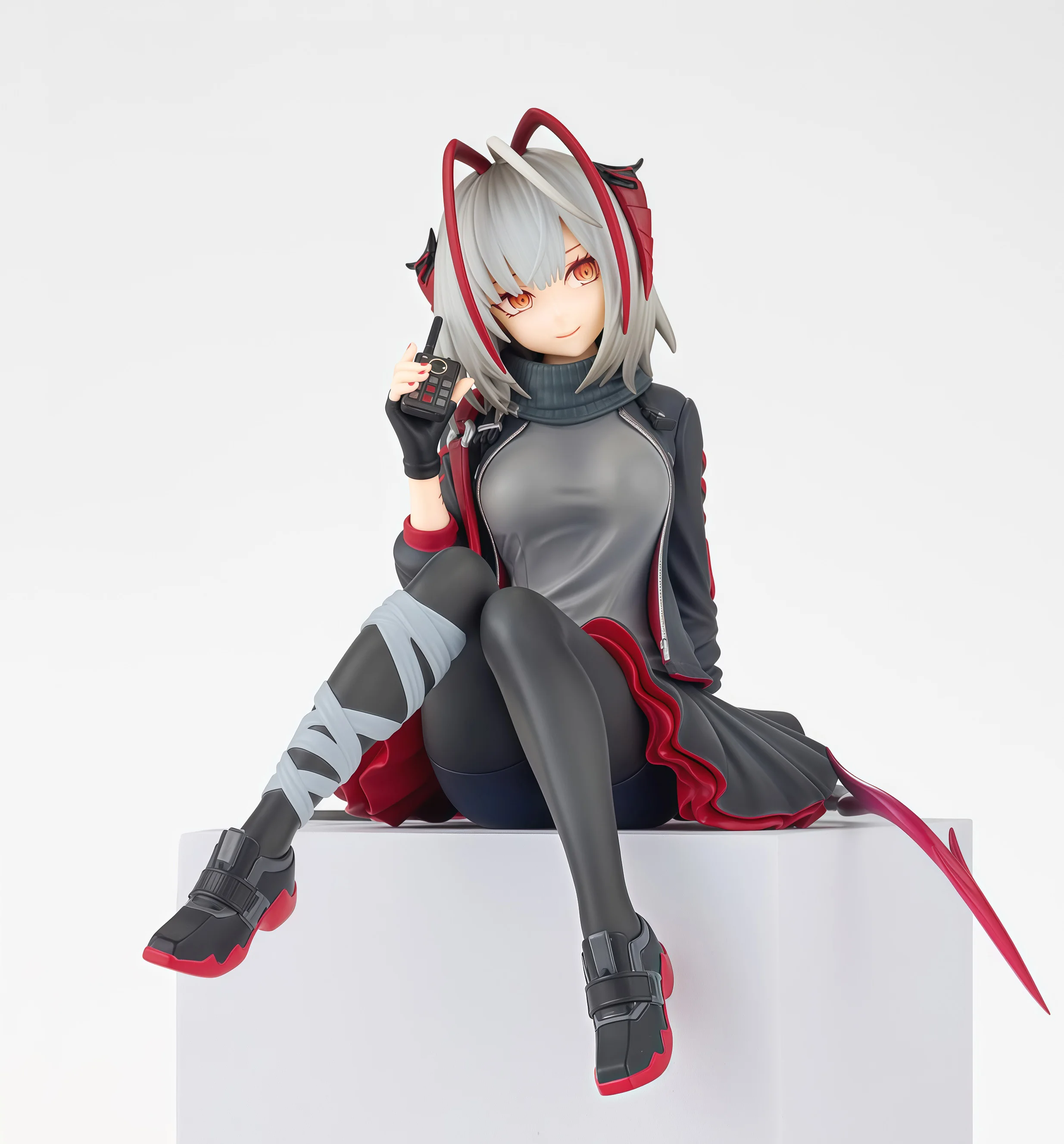 W Sitting Position Anime Game Peripheral Models, Trendy Toys, Anime Figurines, Table Decorations, and Birthday Gifts view 3