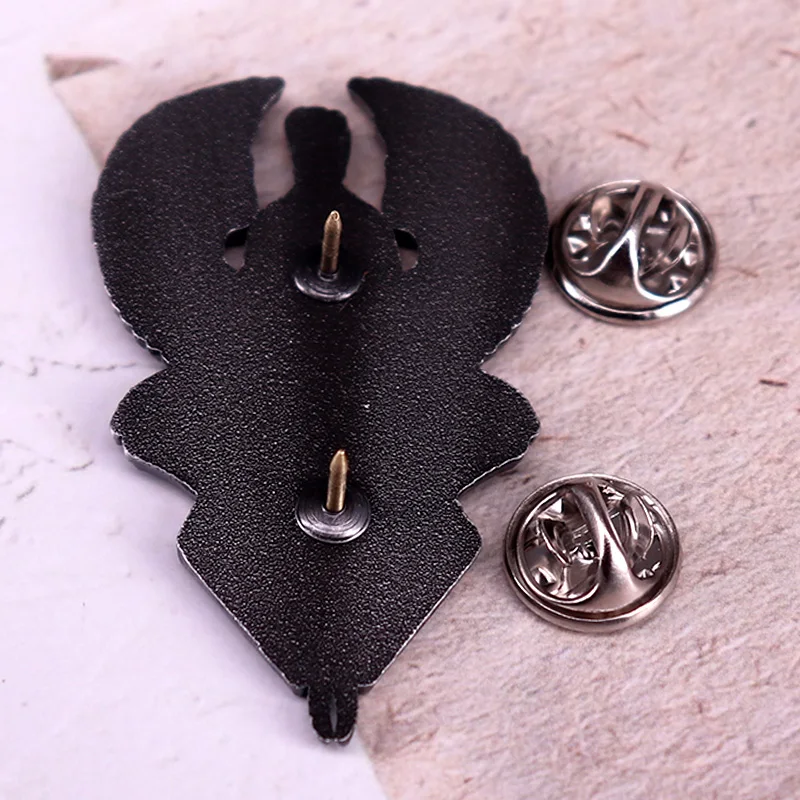 Retro Style Knight Helmet Wings Metal Badge Viking Enamel Pin Hat Backpack Decor Collection