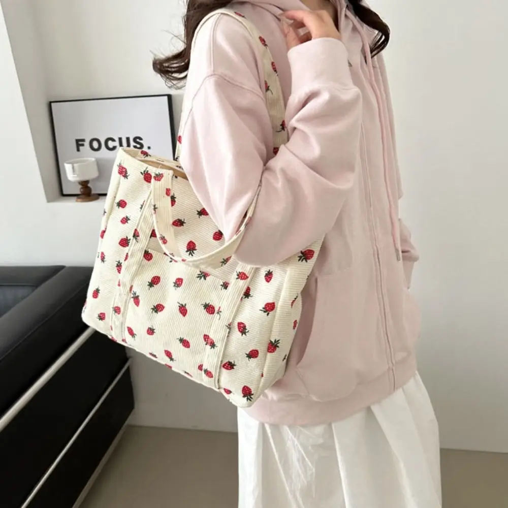 Bolso de mano de gran capacidad con estampado de fresas para mujer, bolsa de hombro, bolso de compras de estilo coreano, bolso de mano de pana