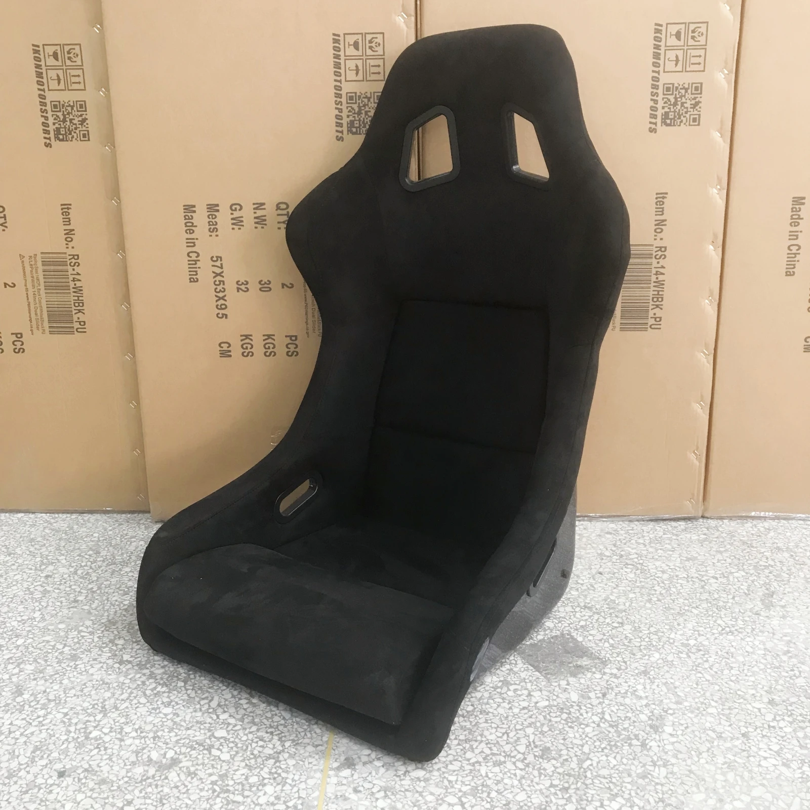 

Гоночное кресло 1097 Racing Bucket Seat, полностью обтянутое черным велюром, для гоночных автомобилей и гоночных симуляторов, с возможностью индивидуальной настройки.