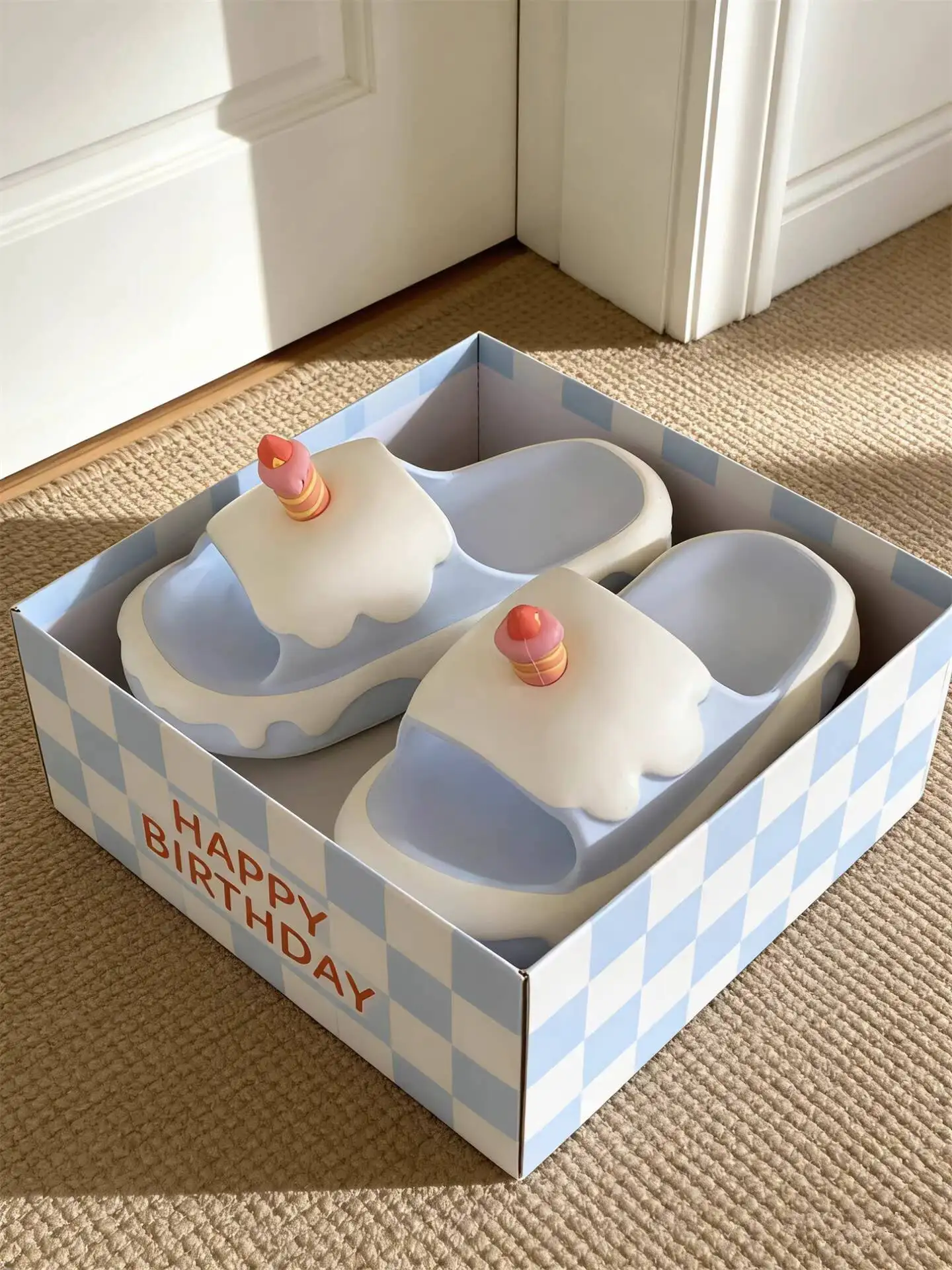 

Тапочки с мороженым, весна-лето 2026, милые тапочки для девочек на день рождения, женские молочно-белые нескользящие повседневные домашние и уличные шлепанцы