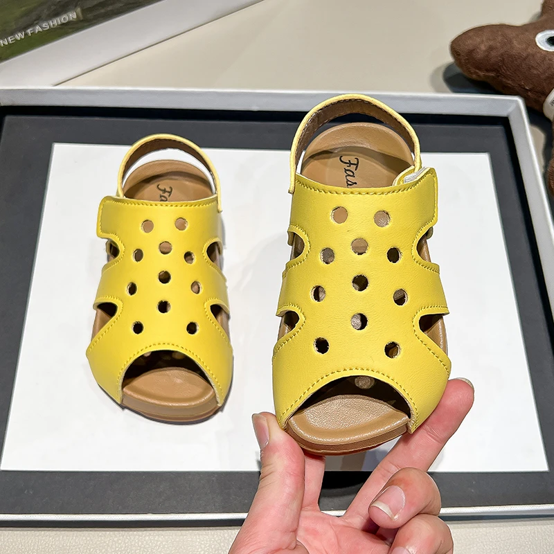 Kids PU Leather Sandals for Girls 2025 Summer Non-slip Toddler Beach Shoes Solid Color Chic Comfort Outdoor Barefoot Sandals Ins