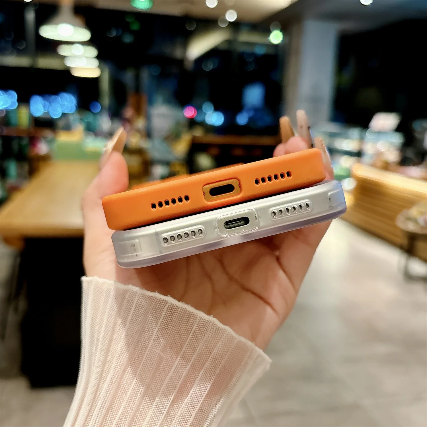 حافظة مغناطيسية فاخرة غير لامعة شفافة مضادة للصدمات لهاتف آيفون 16 15 17 برو ماكس بلس غطاء شحن لاسلكي Magsafe